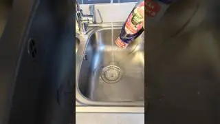 Cleaning high gloss cabinets #cleaningtips #cleaning #cleaninghacks