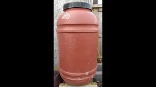 A flow through vermicomposting worm bin design with worm tea collection.