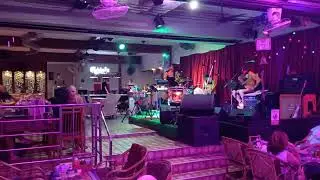 Pattaya Urlaub...Jomtien Viking Bar mit spezial Guest. Tattooman und Otto