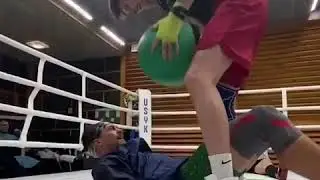 Oleksandr Usyk Tests Stomach and Chest Strength