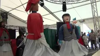 Les Géants de Maffle - Pélot et Pélette au concours de danse de mini-géants à Lorette ( Ath )