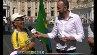 Il collegamento da Piazza San Pietro con Silvio Vitelli in attesa dell'Angelus del Papa