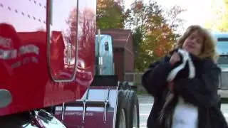 Alligator on the Zipper trailer