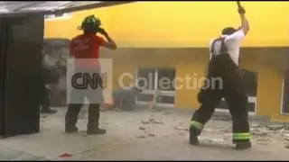 MEXICO:PROTESTERS BURN PRD PARTY HEADQUATERS