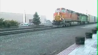 BNSF and ex BN FURX on Q-254