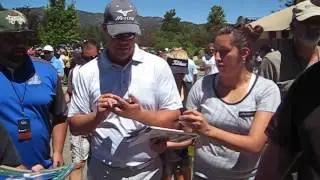 Chipper Jones signs autographs for The SI KING  7-22-16