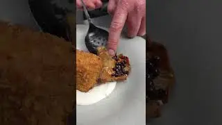 Крокеты из макарон с сыром и грибами с тайским базиликовым маслом