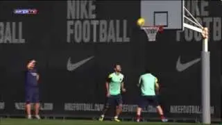 Lionel Messi plays basketball with his head.