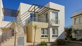 North Cyprus Properties/Nordzypern/Северный Кипр - 2 bedrooms Apartment + seafront + communal pool