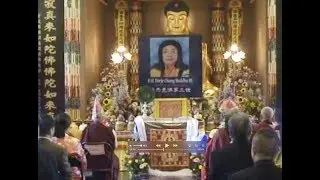 Будды и бодхисаттвы почитают книгу-сокровище Его Святейшества Дордже Чанга Будды III