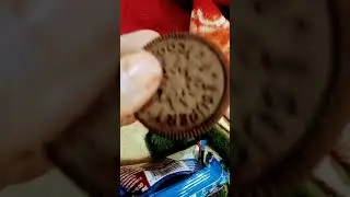 Oreo cream choco biscuit 🤤 #asmrshorts #testy #snacks #chocolate #ytshorts#cadbury