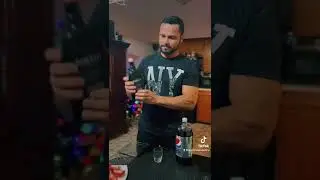 HOW TO OPEN A BOTTLE OF RUM? The secret is inside the bottle! 🤪 #secret #dominican #lifehack