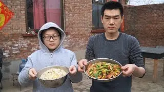 【食味阿远】阿远今天炒回锅肉，又炒了盆蛋炒饭，喝着小酒吃着肉，真舒坦 | Shi Wei A Yuan