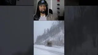 На видео в прямом эфире запечатлено, как снегоуборочные машины расчищают дороги в Северной Каролине.