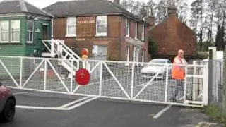 VIDEO 2010 CHARTHAM Level crossing 12.12.avi