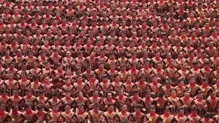Ten thousand Indonesian men break national Saman dance record