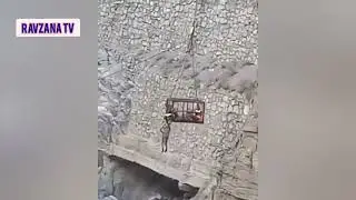 Мурдаро аз дарё бо кран берун меоранд. Murdaro az daryo bo kran berun meorand.