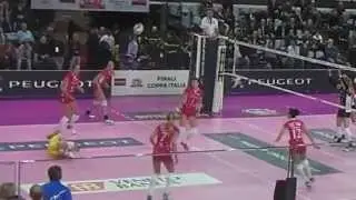 Giulia Leonardi in versione acrobata