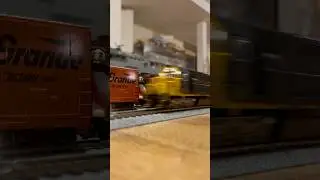 Coal train absolutely FLIES down the track #fast  #coaltrain  #train  #hoscaletrains  #railfan #bnsf