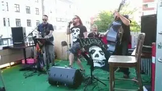 El Grende plays Misfits - Astro Zombies