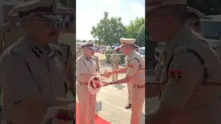 बाड़मेर पहुंचे DGP राजीव कुमार शर्मा आईजी और एसपी नरेंद्र सिंह मीणा ने गुलदस्ता देकर किया स्वागत...