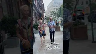 Крис Мелони и его великолепная жена были невероятно дружелюбны во время прогулок по Нью-Йорку. #н...