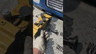 Caterpillar 330L Excavator: Dual Axle Hydraulic Pump Rebuild | Mobiledieselmedic.com