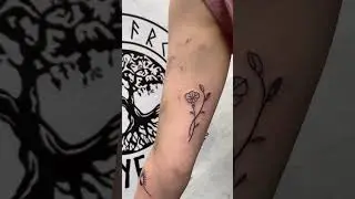 💐 Cute Little Flower Tattoo By Heronihilisttattoos #tattuba #tattoo #tattooartist #shorts #floral