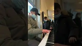 Piano gare de Grenoble moment cool plus applaudissements