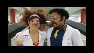PALHAÇOS DIVERTEM CRIANÇAS EM HOSPITAL