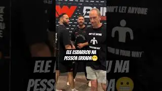Ele tem fetiche em esbarrar em fisiculturistas!!