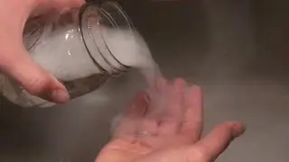 6 САМЫХ КРУТЫХ вещей, которые можно сделать с СУХИМ ЛЬДОМ