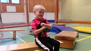 Hyr en gymnastikhall helt för oss själva, en härligt aktiv förmiddag