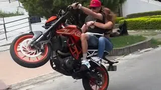 KTM 390 en GRAU 🔥 Stunt extremo sin miedo