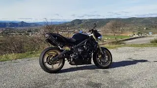 Triumph Street Triple 675 full gazz sur petite route de montagnes | Puresound