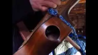 Faire pas cher, sa Korana ou son N'Gonina(Kamelengoni) avec une vieille guitare oubli&eacute;e