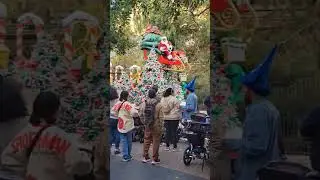 Disneyland   watching the parade happy 😊