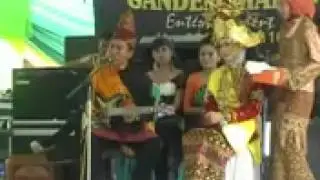 Peting ~ Midang Beni dan Tingggal dikhi Tenggalan