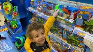 İstanbul'un En B&uuml;y&uuml;k Oyuncak Mağazasını Gezdik 🥳🥳🥳 TOYZZ SHOP XL 🔥🔥🔥