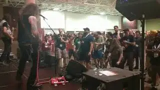 Abstract Artimus makes the crowd jump at HomebrewCon 2017 in Minneapolis