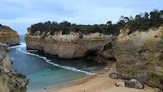 Great Ocean Road - The Arch Island Archway, Rozorback, Loch Ard Gorge.