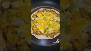 You'll never want to make regular sausage gravy again after trying THIS! (keto//low carb friendly)