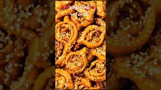 Chebakia: Bijou Dor&eacute; de la Gourmandise💛 #food #shortvideo #shorts #maroc #viralvideo #viral #fyp