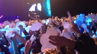 Флешмоб Хмаринки на концерті Океан Ельзи
