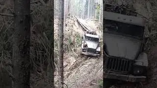 How can this truck pass through such a path