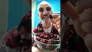 love eating giant Black Cherry's #foodshorts #asmr #eatingasmr #cherry #cherryvlogs #loveeating