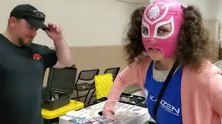 Luchadora Mya Malek Vlogs at a Card Show - Wrestling Vlog # 33