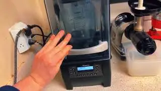 Vitamix 36019 36019-1 Vita-Mix Quiet One Blender Review