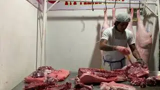 How to get the primal cuts, and the deboning of a half pork carcass.