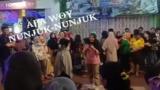 cewek ini enak di pandang saat bernyanyi/ CAR FREE NIGHT palembang SUMSEL